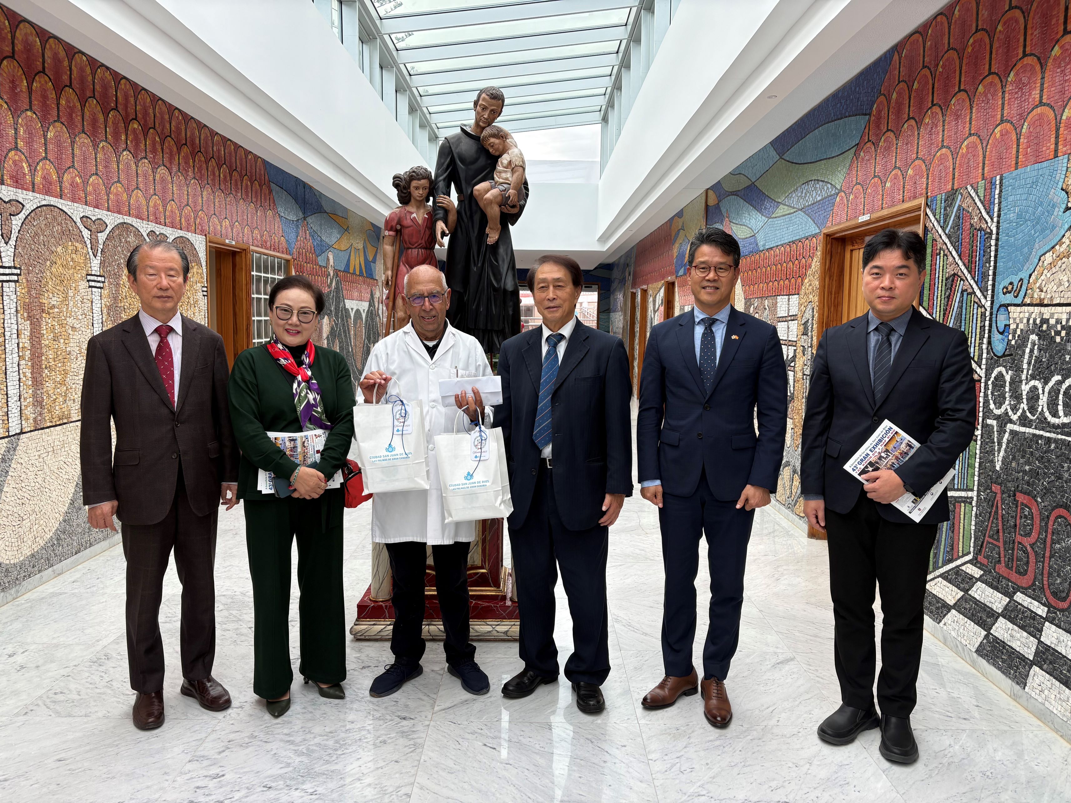 Acto de entrega de fondos benéficos de la 43ª Exhibición de Taekwondo  ​
