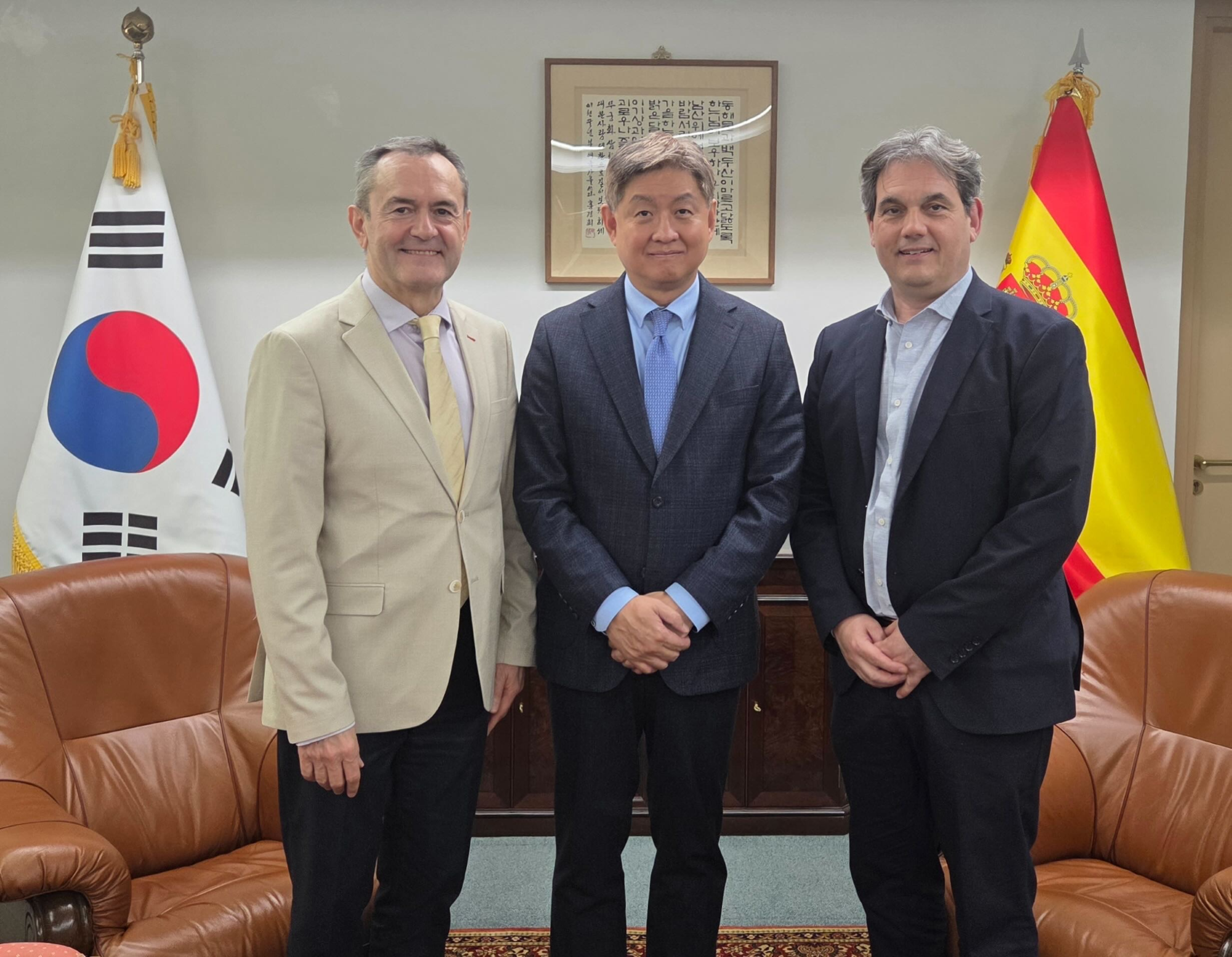El Embajador Lim Soosuk se reunió con el CEO de la empresa española de semiconductores Semidynamics